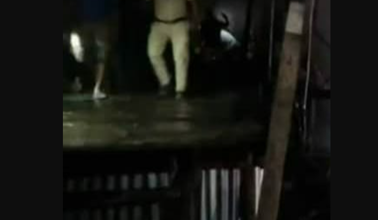 বেস্ট কলকাতা নিউজ : গভীর রাতে শিলিগুড়ির দার্জিলিং মোড়ের ফার্নিচারের দোকানে ভয়াবহ আগুন, ক্ষতি হল কয়েক লক্ষ টাকার জিনিসের