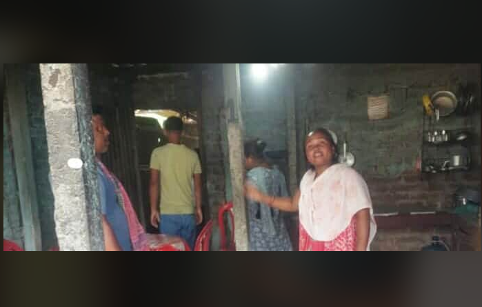 বেস্ট কলকাতা নিউজ : ফুলবাড়ি বাইপাস এলাকায় একটি ছোট্ট খাবারের দোকানে দই চিড়া খেয়ে জিনিসপত্র সাবার করল চোরের দল