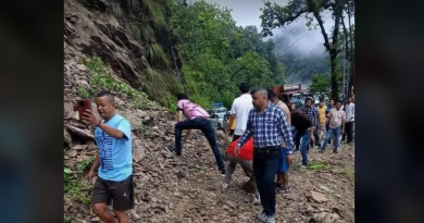 বেস্ট কলকাতা নিউজ : লাগাতার বৃষ্টি দার্জিলিঙে, চরম অসুবিধার সম্মুখীন হলেন পর্যটকরা