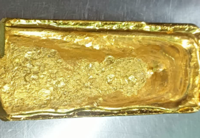 বেস্ট কলকাতা নিউজ : স্বরূপনগরে ষষ্ঠ শ্রেণির ছাত্রের ব্যাগে মিলল ১১ টি সোনার বিস্কুট, তদন্তে নামলো পুলিশ ও বিএসএফ