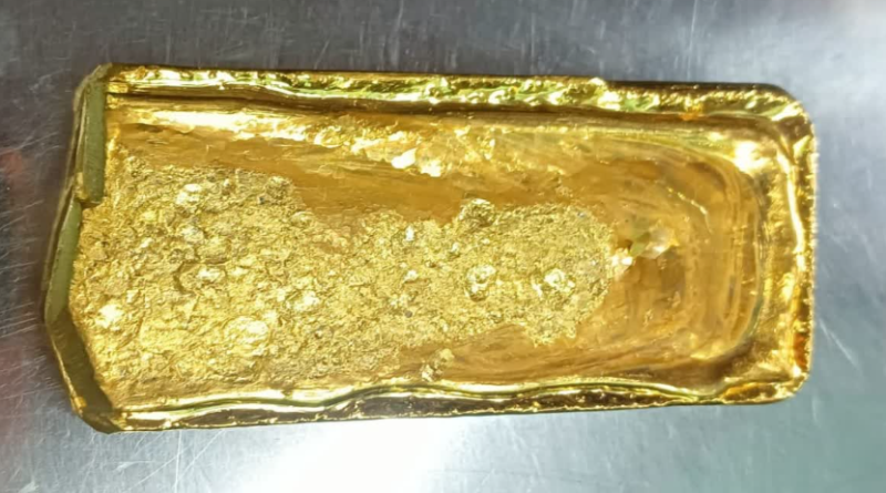 বেস্ট কলকাতা নিউজ : স্বরূপনগরে ষষ্ঠ শ্রেণির ছাত্রের ব্যাগে মিলল ১১ টি সোনার বিস্কুট, তদন্তে নামলো পুলিশ ও বিএসএফ