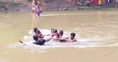 বেস্ট কলকাতা নিউজ : সেতু নেই ওড়িশার এই আদিবাসী গ্রামে, নদী পেরতে গ্রামবাসীদের একমাত্র ভরসা দড়ি