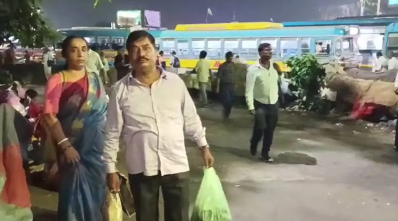 বেস্ট কলকাতা নিউজ : হাওড়া স্টেশনের সাবওয়েতে সক্রিয় অসাধু চক্র, ভর সন্ধ্যায় মহিলার গলা থেকে দামি সোনার নেকলেস ছিনিয়ে নিলো ছিনতাইকারী