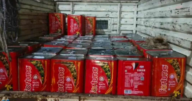 বেস্ট কলকাতা নিউজ : নকল সরষের তেল বিক্রি হচ্ছিল নামী কোম্পানির টিনের মধ্যে, জড়িতদের আটক করে তেলের টিন বাজেয়াপ্ত করল পুলিশ