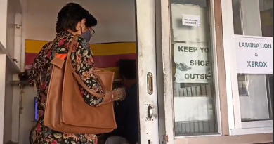 বেস্ট কলকাতা নিউজ : অনলাইনে এস আই আরের আবেদন পত্র জমা করতে সকাল থেকেই সাধারণ মানুষের ভিড় পড়ছে সাইবার ক্যাফেতে