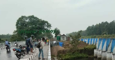 বেস্ট কলকাতা নিউজ : ভেঙে পড়লো গজলডোবা যাবার করতোয়া সেতু, এলাকা জুড়ে সৃষ্টি হল তীব্র যানজট পরিস্থিতি