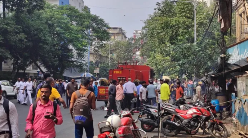 বেস্ট কলকাতা নিউজ : ডালহৌসিতে গোডাউনে ভয়াবহ অগ্নিকাণ্ড, ঘটনাস্থলে এলো দমকলের পাঁচটি ইঞ্জিন