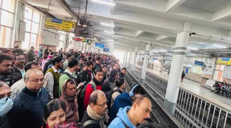 বেস্ট কলকাতা নিউজ : দমদমে মেট্রোর সামনে ফের মরণ ঝাঁপ, ব্যস্ত সময়ে চরম হয়রানি নিত্য যাত্রীদের