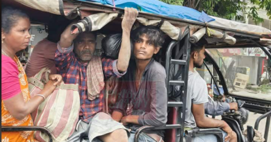 বেস্ট কলকাতা নিউজ : শহর শিলিগুড়িতে একটি টোটোর মধ্যে বসছেন ৮ থেকে ১০ জন, সম্পূর্ণ নির্বাক প্রশাসন