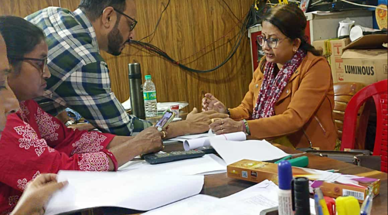 বেস্ট কলকাতা নিউজ : এস আই আর সংক্রান্ত কাজ নিয়ে অক্লান্ত পরিশ্রম করে চলেছেন শিলিগুড়ির ১৪নং ওয়ার্ড কাউন্সিলর শ্রাবনী দত্ত