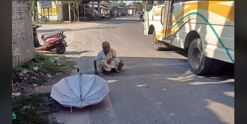 বেস্ট কলকাতা নিউজ : এক চরম অমানবিকতার নজির উত্তরবঙ্গে, বেলাকোবায় রাস্তায় পড়ে থাকলেন বৃদ্ধা, দেখতে আসলেন না কেউ