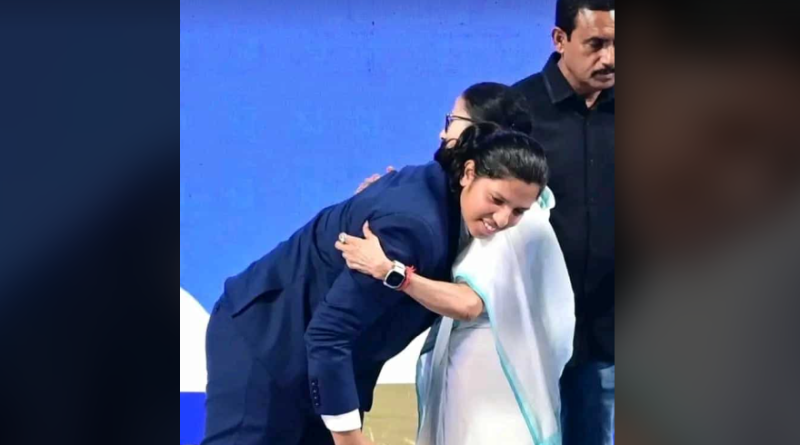 বেস্ট কলকাতা নিউজ : রিচাকে জড়িয়ে ধরলেন মুখ্যমন্ত্রী, সংবর্ধনা দিয়ে জানালেন তুমি বাংলার গর্ব দেশের গর্ব