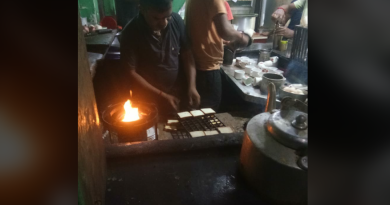 বেস্ট কলকাতা নিউজ : আধুনিক যুগে আজও সম্পূর্ণ পুরাতন পদ্ধতিতে তৈরি হচ্ছে চা, আর এখানেই নেতাজি কেবিন মাত করছে সবাইকে