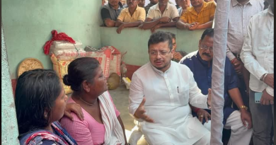 বেস্ট কলকাতা নিউজ : 'SIR' আতঙ্কে' আত্মঘাতী ভুবনচন্দ্রের বাড়িতে এলেন তৃণমূল শ্রমিক সংগঠনের রাজ্য সভাপতি ঋতব্রত বন্দ্যোপাধ্যায়, বার্তা দিলেন 'SIR' নিয়ে আতংকিত না হওয়ার