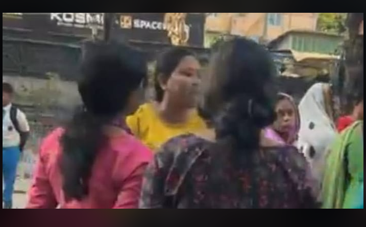 বেস্ট কলকাতা নিউজ : টোটো করে পাচারের চেষ্টা, শিলিগুড়িতে উদ্ধার হল ৪ জন স্কুলছাত্রী