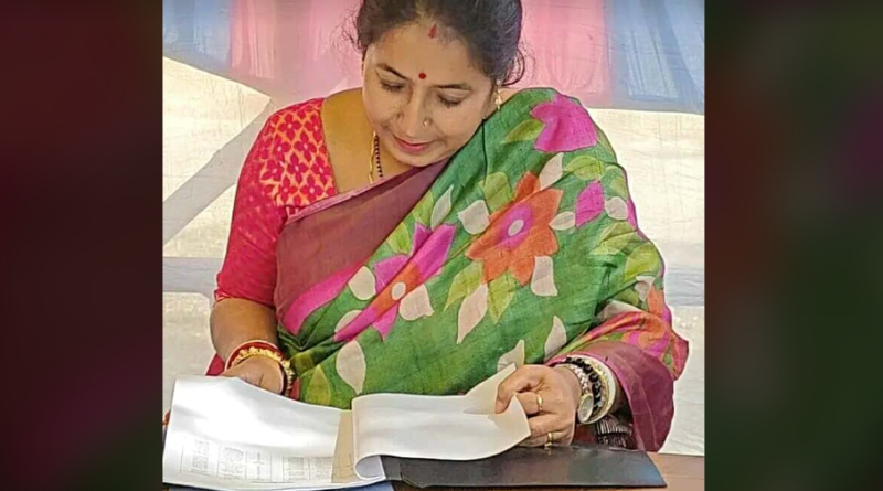 বেস্ট কলকাতা নিউজ : ভোটাধিকার মানুষের সাধারন অধিকার, চম্পা শাড়িতে এসে এমনটাই জানালেন তৃণমূল নেত্রী পাপিয়া ঘোষ