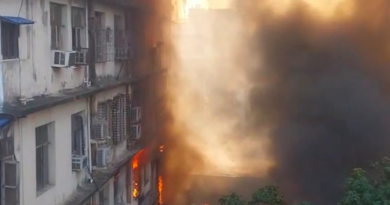 বেস্ট কলকাতা নিউজ : বড়বাজারে ফের ভয়াবহ আগুন ! নিয়ন্ত্রণে আনতে ঘটনাস্থলে পৌঁছলো দমকলের ২০ টি ইঞ্জিন