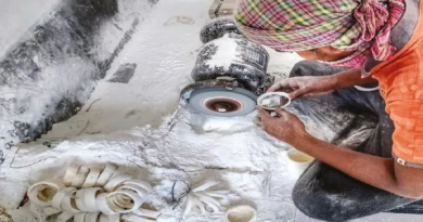 বেস্ট কলকাতা নিউজ : বিপুল পরিমানে সোনার দাম বাড়ায় বিয়ের মরশুমে বিক্রি নিয়ে চিন্তিত শাঁখা কারবারিরা