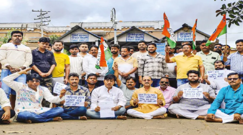 বেস্ট কলকাতা নিউজ : দুবরাজপুরে রেলের জায়গায় অবৈধ দোকান উচ্ছেদের নোটিশ, আন্দোলনে পথে নামল তৃণমূল শিবির