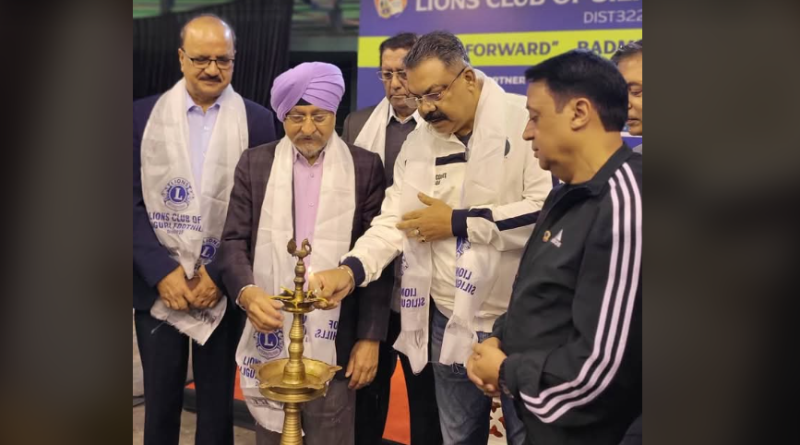বেস্ট কলকাতা নিউজ : লায়ন্স ক্লাব অফ শিলিগুড়ি ফুটহিলস আয়োজিত ‘স্ম্যাশ ইট ফরওয়ার্ড’ ব্যাডমিন্টন টুর্নামেন্ট ২০২৫-এর শুভ উদ্বোধন করলেন ডেপুটি মেয়র রঞ্জন সরকার