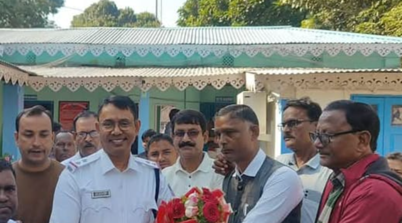 বেস্ট কলকাতা নিউজ : ভোরের আলো থানায় এলেন নতুন অফিসার, বিরাট আবেগে ভাসলেন গ্রামবাসীরা