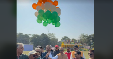 বেস্ট কলকাতা নিউজ : বেলুন উড়িয়ে বাবলাতলা ক্রিকেট প্রতিযোগিতার উদ্বোধন করলেন মেয়র গৌতম দেব