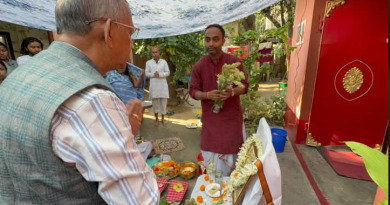 বেস্ট কলকাতা নিউজ : শিলিগুড়ির বানেশ্বর মোড়ে সন্তানহারা পরিবারের পাশে দাঁড়ালেন মেয়র গৌতম দেব