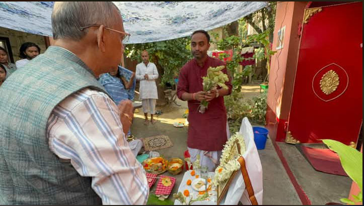 বেস্ট কলকাতা নিউজ : শিলিগুড়ির বানেশ্বর মোড়ে সন্তানহারা পরিবারের পাশে দাঁড়ালেন মেয়র গৌতম দেব