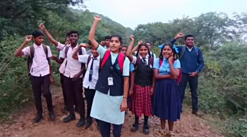 বেস্ট কলকাতা নিউজ : প্রতিদিন স্কুলে যেতে হয় ১৪ কিমি পথ হেঁটে , সমস্যা সমাধানের জন্য মুখ্যমন্ত্রীকে চিঠি পড়ুয়াদের