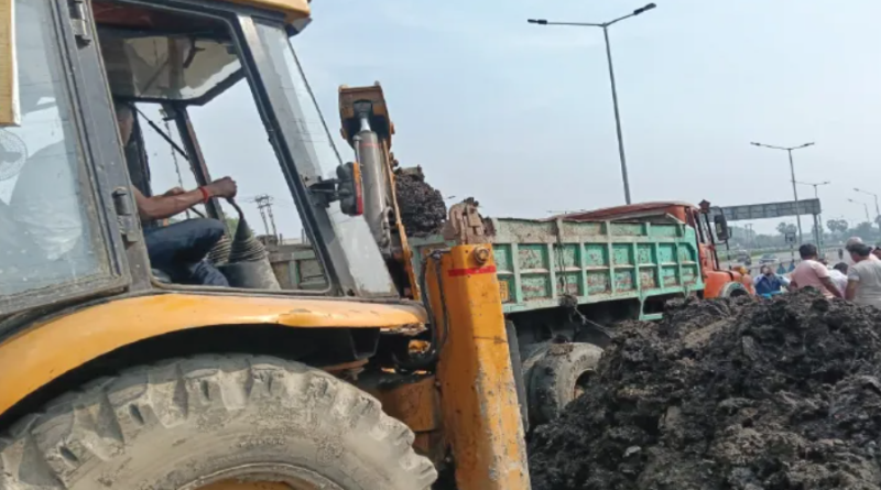 বেস্ট কলকাতা নিউজ : সরকারি পুকুর ভরাট, অভিযোগ খোদ পঞ্চায়েত প্রধানের ছেলের বিরুদ্ধে, জলাশয় ফের আগের অবস্থায় ফেরাল প্রশাসন