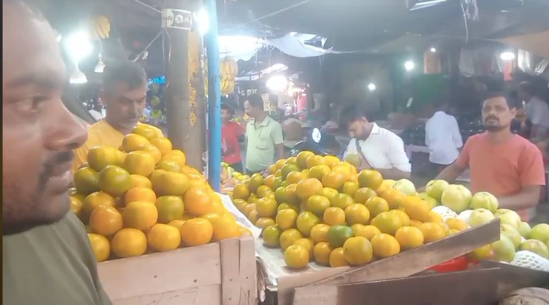বেস্ট কলকাতা নিউজ : এবারের শীতে কমলালেবুর বাজার বেশ ভালই, জানালেন বিধান মার্কেটের এক কমলা লেবু বিক্রেতা