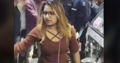 বেস্ট কলকাতা নিউজ : রাত্রে মদ্যপ যুবতীর পাগলামি ভরা রাস্তায়, দীর্ঘক্ষণ যানজট শিলিগুড়ির সেবক রোডে