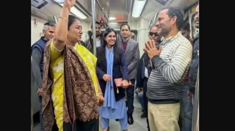 বেস্ট কলকাতা নিউজ : দেশের প্রাক্তন প্রধানমন্ত্রী অটল বিহারী বাজপেয়ীর জন্মবার্ষিকীতে সাধারণ মানুষের সঙ্গে মেট্রো সফরে দিল্লির মুখ্যমন্ত্রী