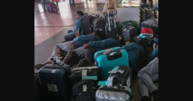 বেস্ট কলকাতা নিউজ : ইন্ডিগোর ফ্লাইট বাতিল, বাগডোগরা এয়ারপোর্টে উপচে পড়লো যাত্রীদের প্রবল ভীড়