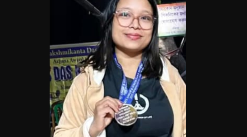 বেস্ট কলকাতা নিউজ : রাজবংশী ঘরের গৃহবধূর পদক জয়ে গর্বিত হল শহর শিলিগুড়িবাসী