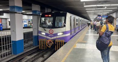 বেস্ট কলকাতা নিউজ : নেতাজি ভবন মেট্রো স্টেশনে ট্রেনের সামনে ঝাঁপ, চরম ব্যাহত হল মেট্রো পরিষেবা