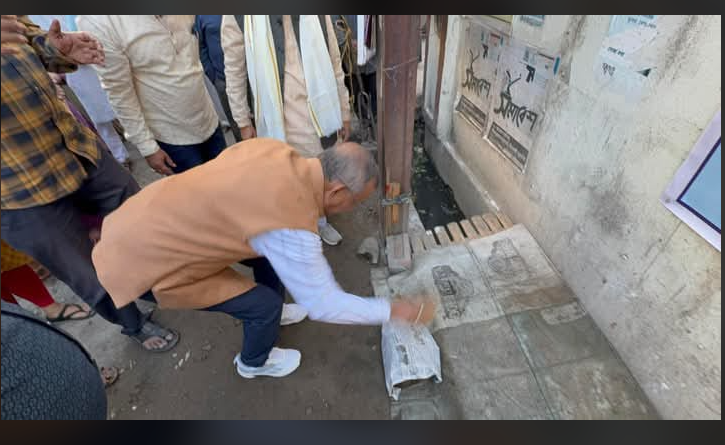 বেস্ট কলকাতা নিউজ : উত্তরবঙ্গ উন্নয়ন দপ্তরের অর্থানুকূল্যে শিলিগুড়ি পুরনিগমের ২২নং ওয়ার্ডের রবীন্দ্র নগর এলাকায় ড্রেন সহ পাকা রাস্তা নির্মাণ প্রকল্পের শুভারম্ভ করলেন মেয়র গৌতম দেব