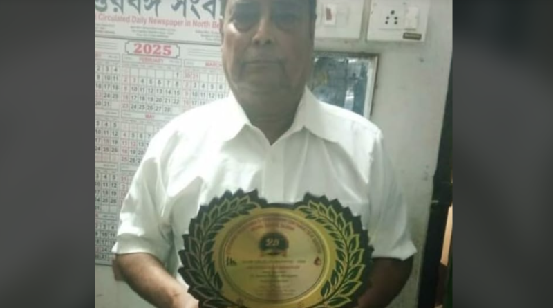 ৫০ বছর ধরে পুজো করে আসছেন শিলিগুড়ির বাসিন্দা সুকুমার ভাদুড়ী,এ বছর ডাক পেয়েছিলেন কলকাতা থেকেও শিলিগুড়ি: ৫০ বছর ধরে পুজো করে আসছেন শিলিগুড়ির ১৫ নম্বর ওয়ার্ডের বাসিন্দা সুকুমার ভাদুড়ী। এবার তিনি দুর্গাপূজা করবার জন্য ডাক পেয়েছিলেন কলকাতার বালিগঞ্জের হালতু ক্লাবে। গত বছর তিনি দার্জিলিঙে দুর্গাপুজো করেছিলেন, সেই সুকুমার ভাদুড়ী অবশেষে জানালেন তার বিশেষ বিশেষ কিছু অভিজ্ঞতার কথাও। অসাধারণ লেগেছে এ বছর কলকাতায় দুর্গাপূজা করে, এমনটাই জানালেন সুকুমার ভাদুড়ী। বেস্ট কলকাতা নিউজ : ৫০ বছর ধরে পুজো করে আসছেন শিলিগুড়ির বাসিন্দা সুকুমার ভাদুড়ী,এ বছর ডাক পেয়েছিলেন কলকাতা থেকেও