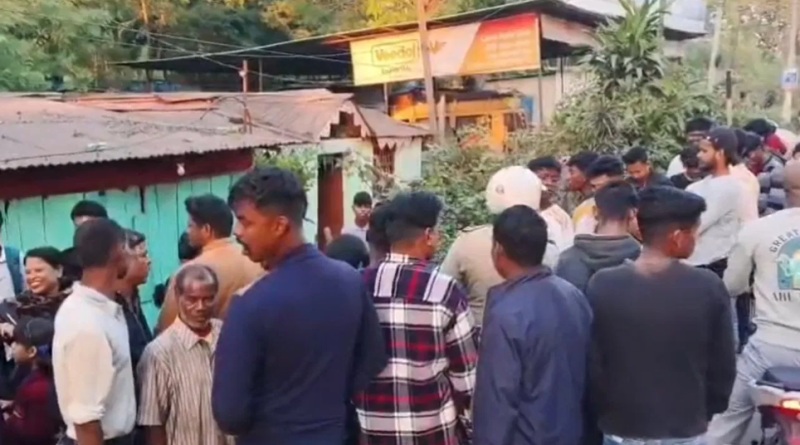 বেস্ট কলকাতা নিউজ : ফাঁকা বাড়ি দেখে চুরি করতে এসে মালবাজারে চরম বিপাকে পড়লো খোদ চোরের দল