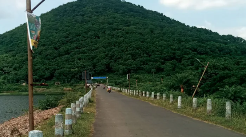 বেস্ট কলকাতা নিউজ : পরিকাঠামোর অবস্থা চরম বেহাল , কোনো পর্যটক আসতে নারাজ সাঁতুড়ির বড়ন্তিতে