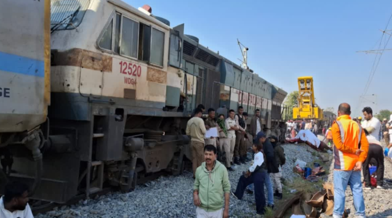 বেস্ট কলকাতা নিউজ : হাতিদের ধাক্কা মেরে লাইনচ্যুত রাজধানী এক্সপ্রেস, ট্রেনের তলায় কাটা পড়ল ৭ টি দাঁতাল