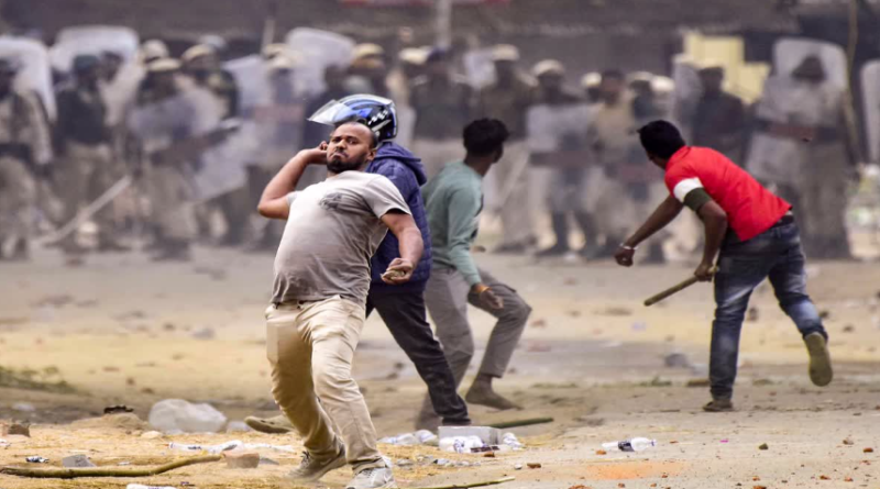 বেস্ট কলকাতা নিউজ : হিংসার আগুনে জ্বলছে অসম, নতুন সংঘর্ষে প্রাণ গেল দু'জনের, ২ জেলায় বন্ধ হল ইন্টারনেট