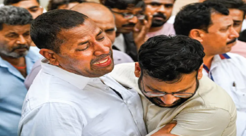 বেস্ট কলকাতা নিউজ : ভিড় ট্রেনে তুমুল বচসা, অধ্যাপককে কুপিয়ে হত্যা মুম্বইয়ের রেল স্টেশনে, আটক অভিযুক্ত