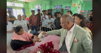 বেস্ট কলকাতা নিউজ : জাতীয় যুব দিবস উপলক্ষ্যে হাসপাতালে রোগীদের মধ্যে ফল-ফল বিতরণ করলেন মেয়র গৌতম দেব