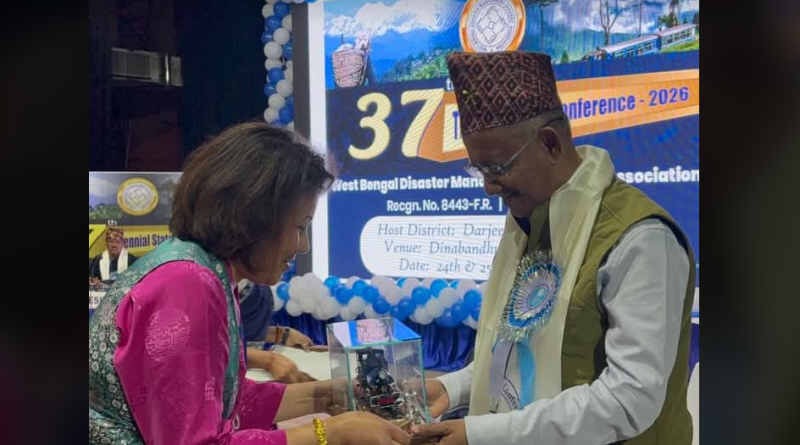 বেস্ট কলকাতা নিউজ : ওয়েস্ট বেঙ্গল ডিসাস্টার ম্যানেজমেন্ট অফিসারস্ অ্যাসোসিয়েশনের দার্জিলিং এবং কালিম্পং শাখার উদ্যোগে ৩৭তম ত্রিবার্ষিক রাজ্য সম্মেলন করলেন মেয়র গৌতম দেব
