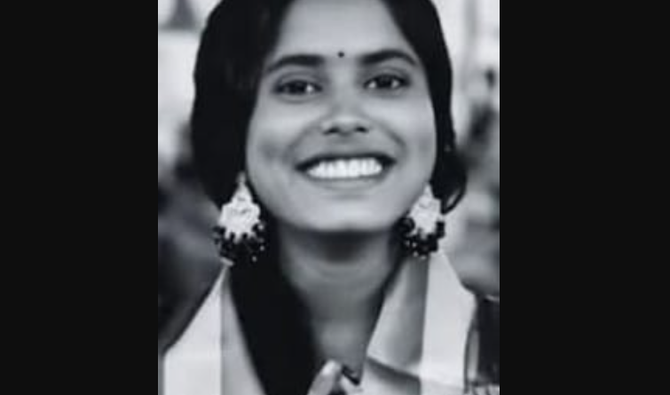 বেস্ট কলকাতা নিউজ : পরকীয়ার অভিযোগে রহস্যমৃত্যু? ক্যানিং থানার কোয়ার্টার থেকে উদ্ধার হল হোমগার্ড রেশমির ঝুলন্ত দেহ, পলাতক সাব-ইন্সপেক্টর