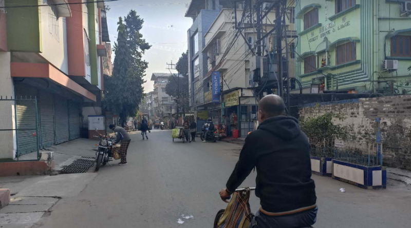 বেস্ট কলকাতা নিউজ : কনকনে ঠান্ডার কবলে পড়ে সুনসান শহর শিলিগুড়ি, গৃহবন্দী সাধারণ মানুষ