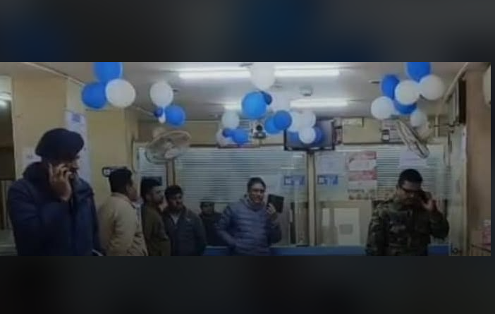 বেস্ট কলকাতা নিউজ : আচমকা গুলি ছুটল ব্যাংকের নিরাপত্তা রক্ষী বন্দুক থেকে, গুলিবদ্ধ হলেন পাঁচ জন