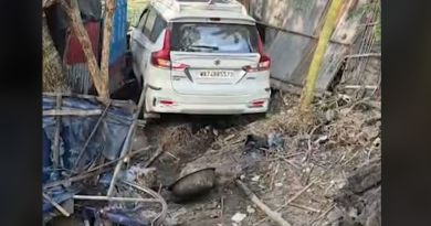 বেস্ট কলকাতা নিউজ : কুকুরকে বাঁচাতে গিয়ে নিয়ন্ত্রণ হারিয়ে বাড়িতে ঢুকে পড়ল চার চাকার গাড়ি,অল্পের জন্য প্রাণে রক্ষা পেলেন গাড়িতে থাকা যাত্রীরা