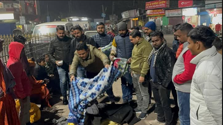 বেস্ট কলকাতা নিউজ : মুখ্যমন্ত্রীর জন্মদিন উপলক্ষে দুস্থদের মধ্য গরম জামা কাপড় বিতরণ করা হলো তৃণমূল যুব কংগ্রেসের পক্ষ থেকে